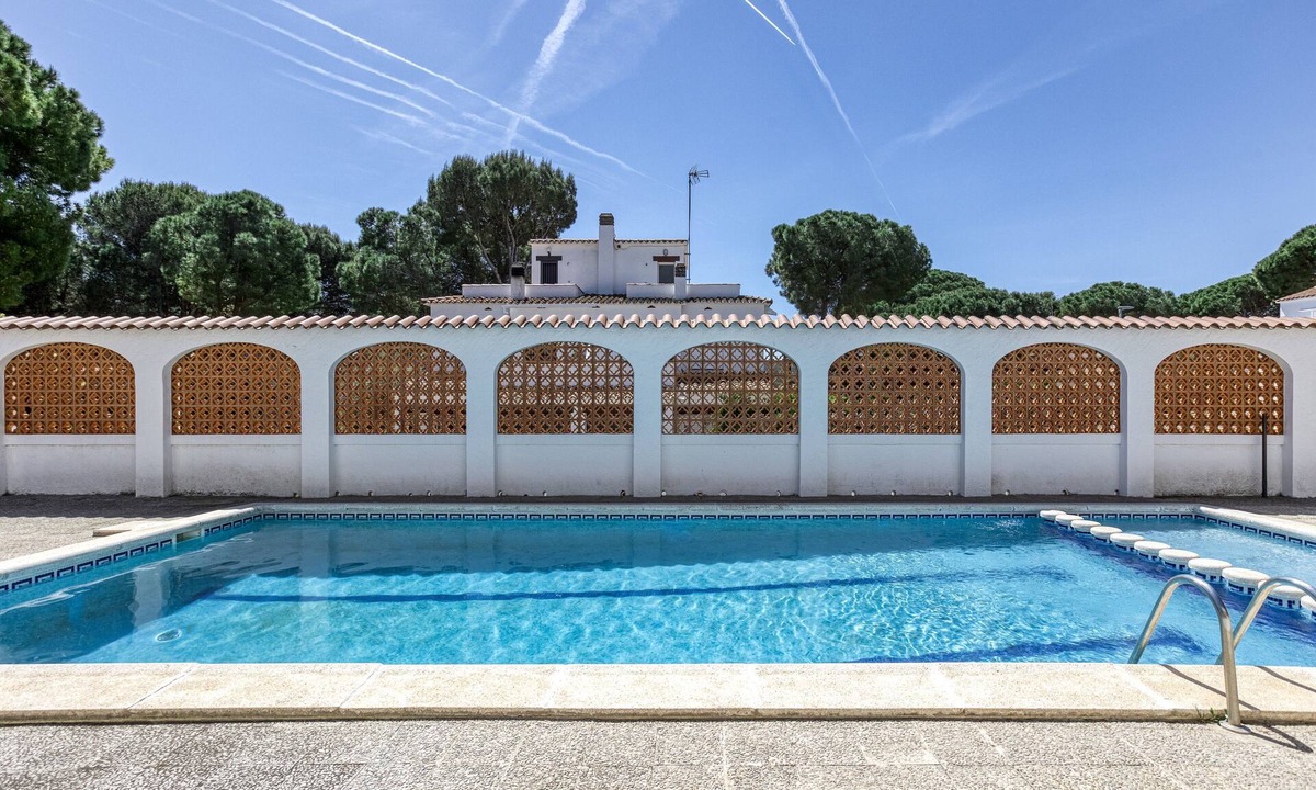 L'Escala House | Holiday Home 'Montgo Piscina 2' with Mountain View, Wi-Fi and Air Conditioning