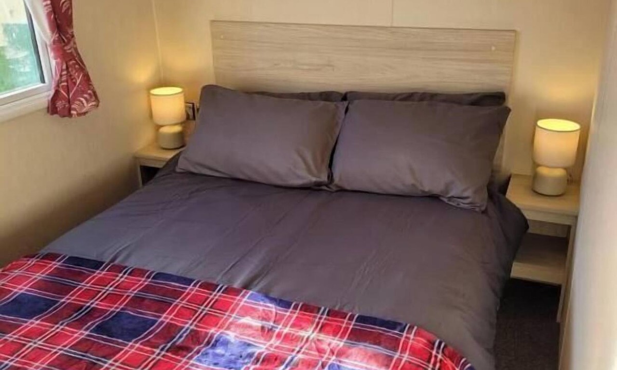 Brightlingsea House | Holiday Home Sleeps 10
