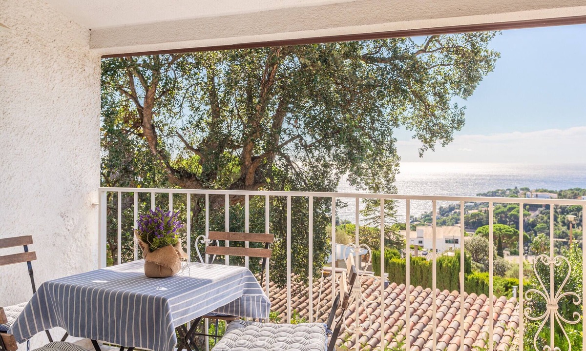 Tossa de Mar House | Holiday Home 'Yves' with Sea View, Private Terrace and Wi-Fi