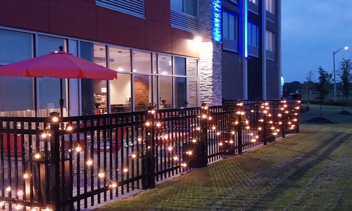 Welland Hotel | Holiday Inn Express & Suites Welland by IHG