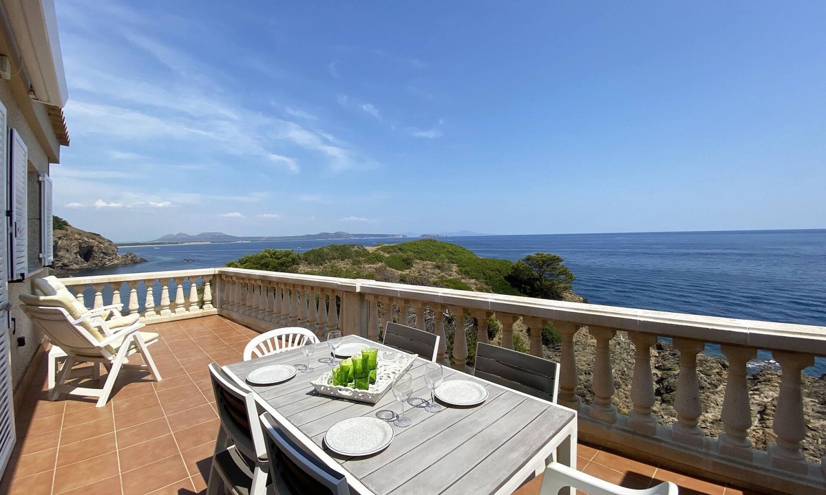 Begur Apartment | Holiday rental apartment with swimming pool in Begur, Aiguafreda