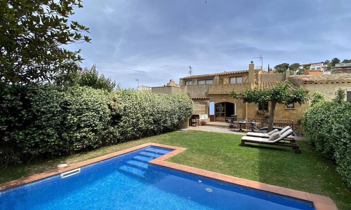 Begur House | Holiday rental townhouse with swimming pool in Begur, Centre