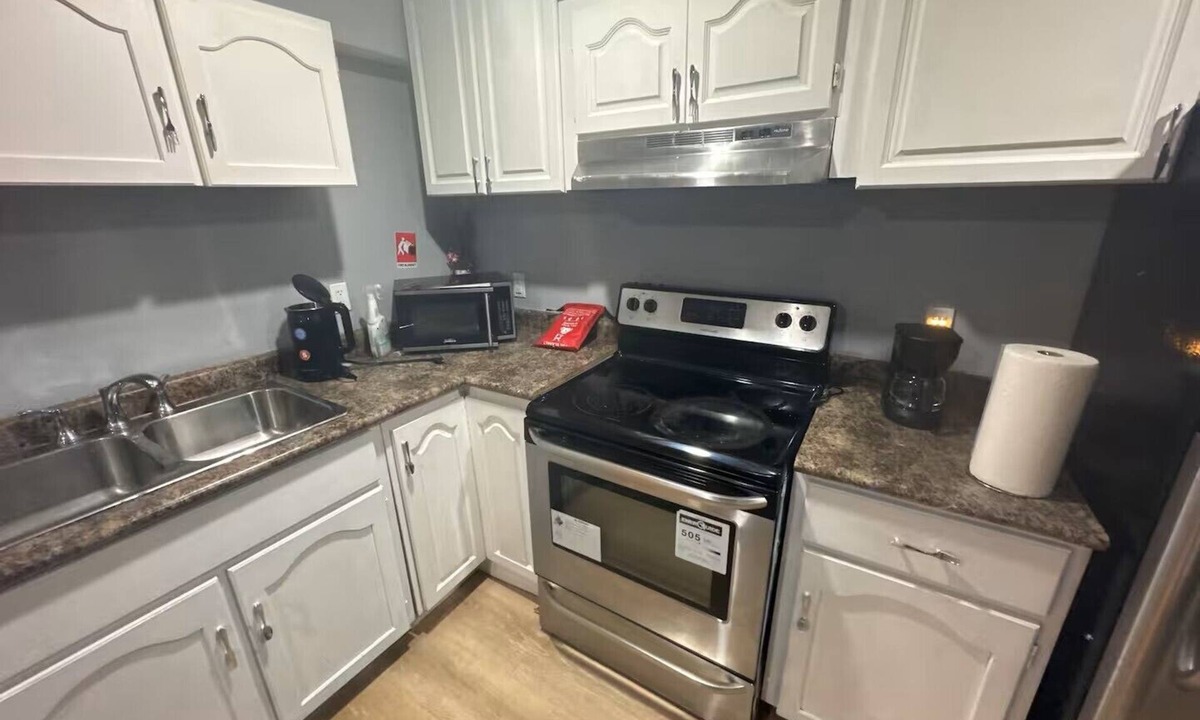 Woodstock Apartment | Homa Away From Home - Lovely Basement Apartment
