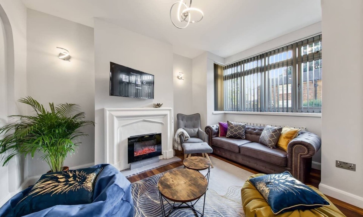 West Ham House | Home away from home with an indoor fireplace!