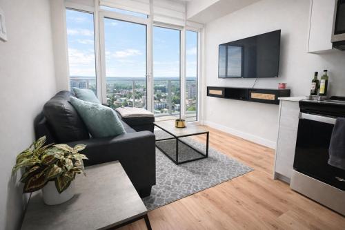 Kitchener Apartment | Home In The Clouds - Downtown Retreat - Gym, Free Parking