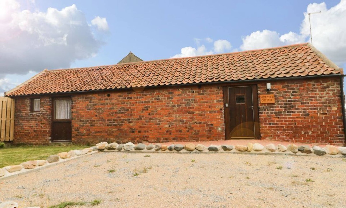 Tunstall Cottage | Honeybee Cottage, Withernsea