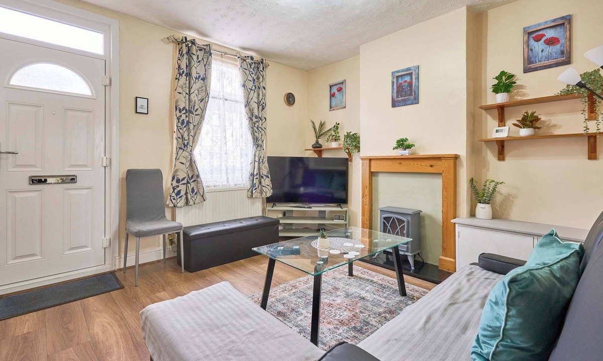 Ipswich Apartment | Host & Stay | Dover Retreat