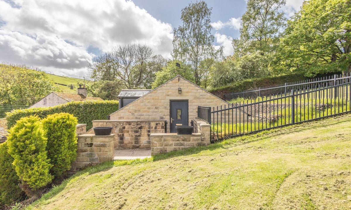 Sutton-in-Craven Apartment | Host & Stay | Woodlands View