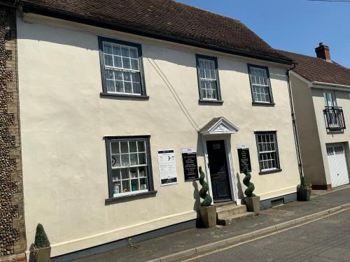 Halstead Bed & Breakfast | House of Beauty