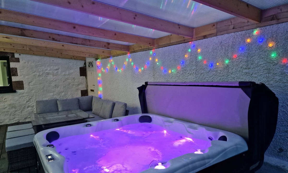 Ullapool House | House - Sleeps 8 - Pets Ok - Parking