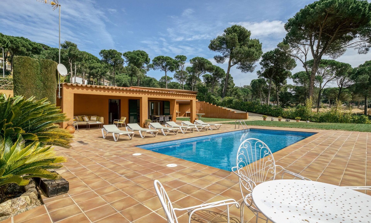 Begur House | House with Private Pool, Mountain Views, and Wi-Fi in Begur