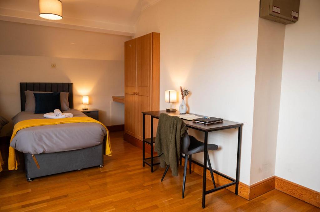 Hull Apartment | Hull 2-Bed with Parking for contractors