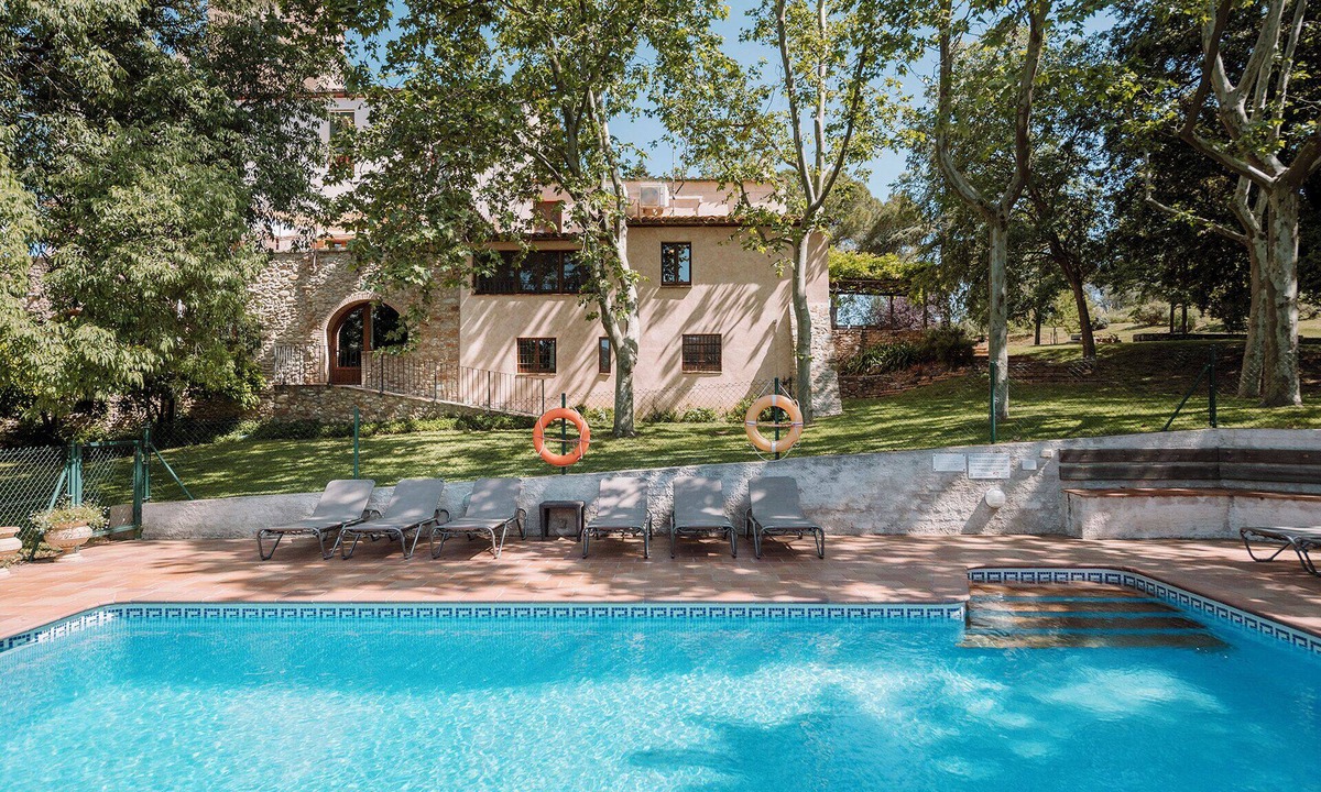 Vilademuls House | IDEAL FOR FAMILIES. Large garden, private swimming pool, barbecue, terrace, AC 14 persons