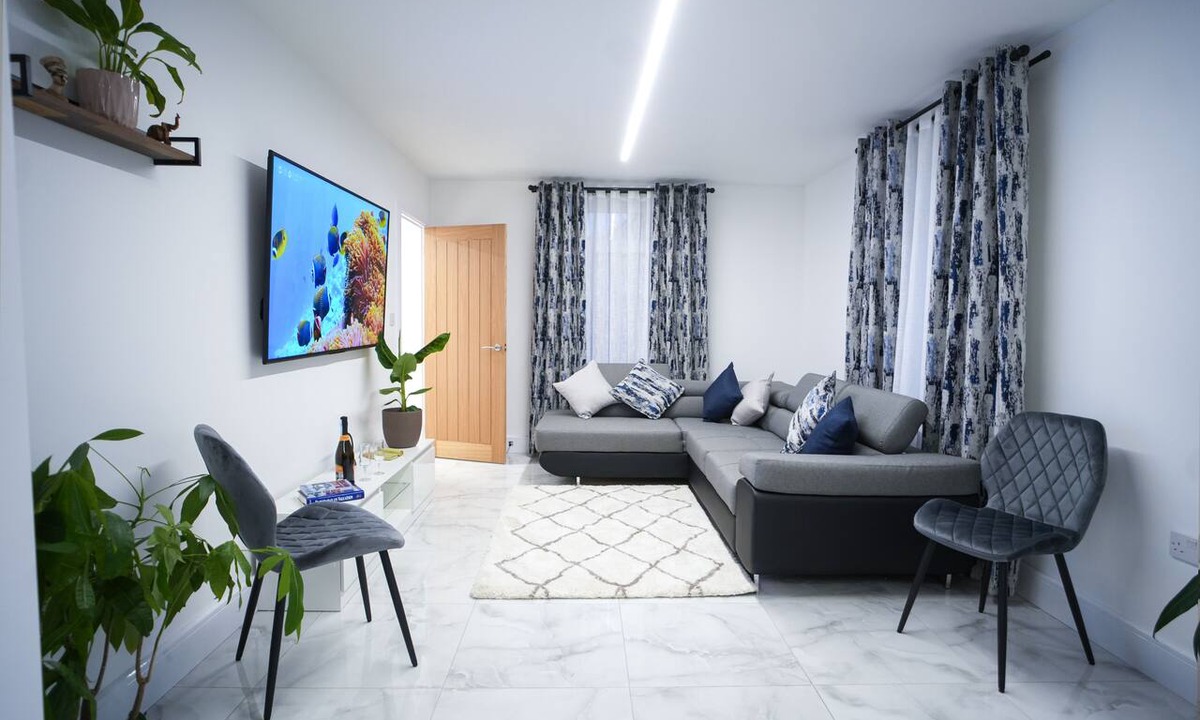 Alibon House | Ideal for mid or long-term stays Dagenham.Modern 3 bedroom house, Parking/Garden