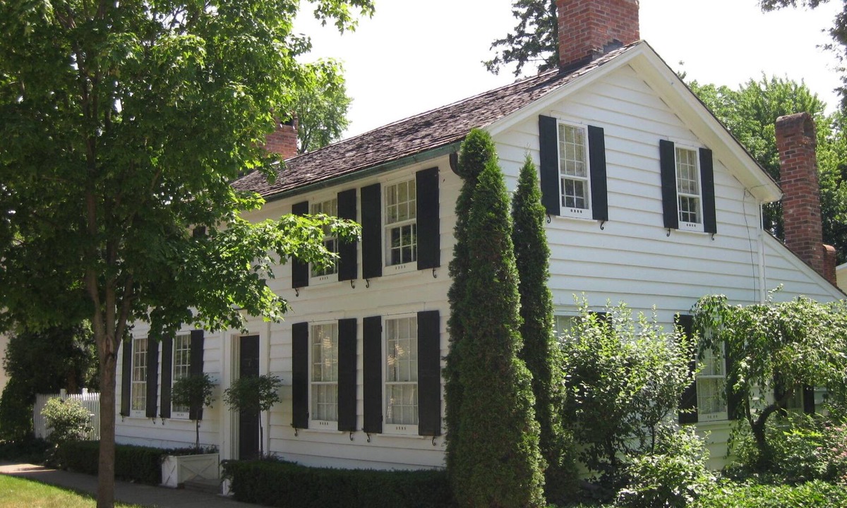 Old Town Historic District House | In the heart of Niagara on the Lake: luxury, elegance, history, comfort & charm
