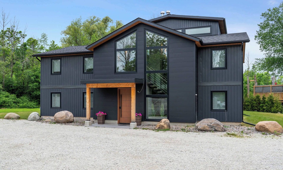Glen Huron Ski Chalet | Indoor Pool & Hot Tub, Steps to Ski Lift