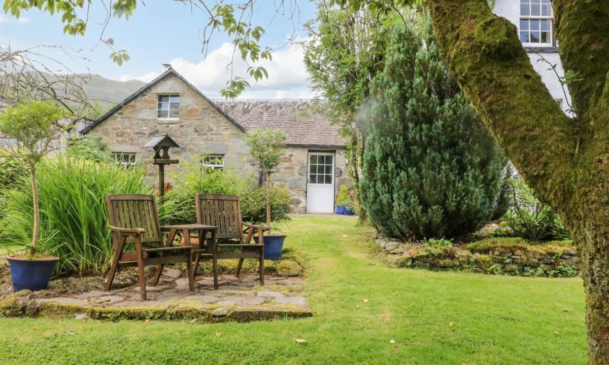 Lochearnhead House | Inglis Nook Cottage Retreat