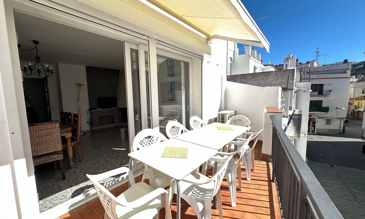 Roses Town Center Apartment | Joan Badosa 2 - Four Bedroom Apartment, Sleeps 10