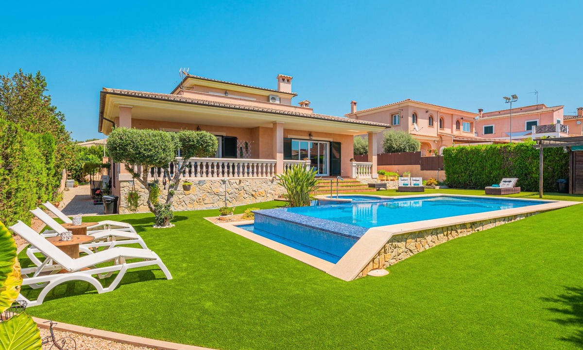 Marratxi Villa | “Joan Deia Escultor” with Mountain Views, Pool, and Wi-Fi