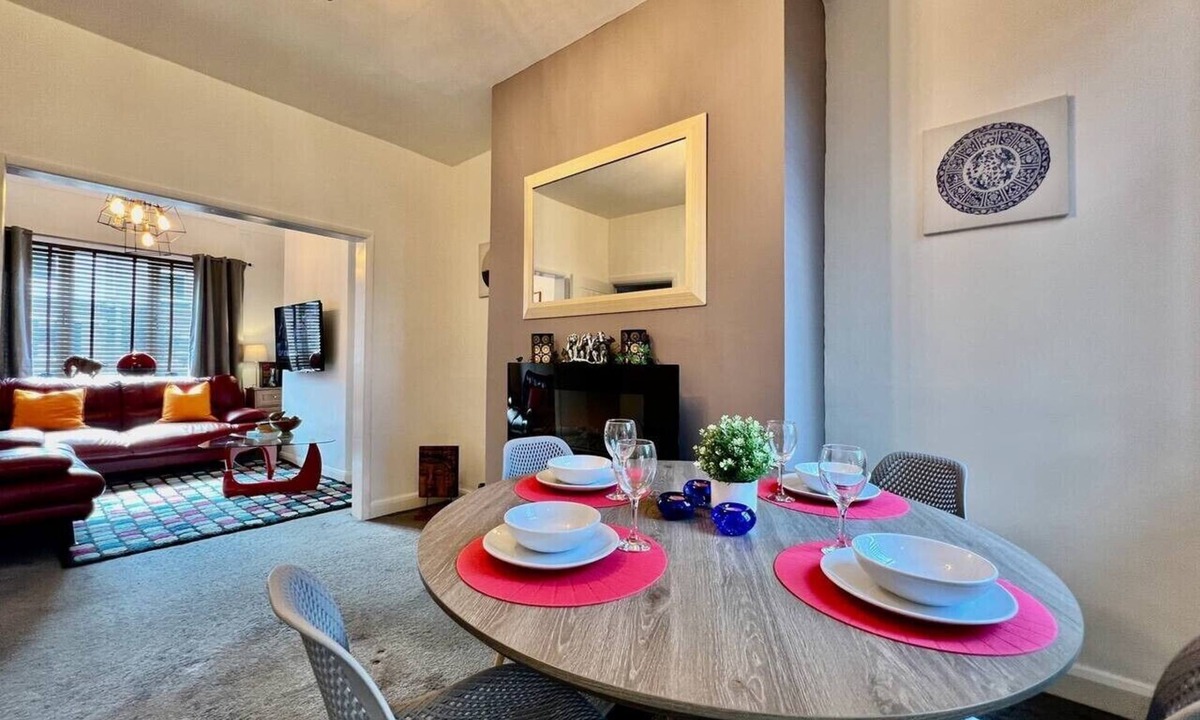 Cleethorpes Villa | Johnson House - Contractors, Families, Holidays