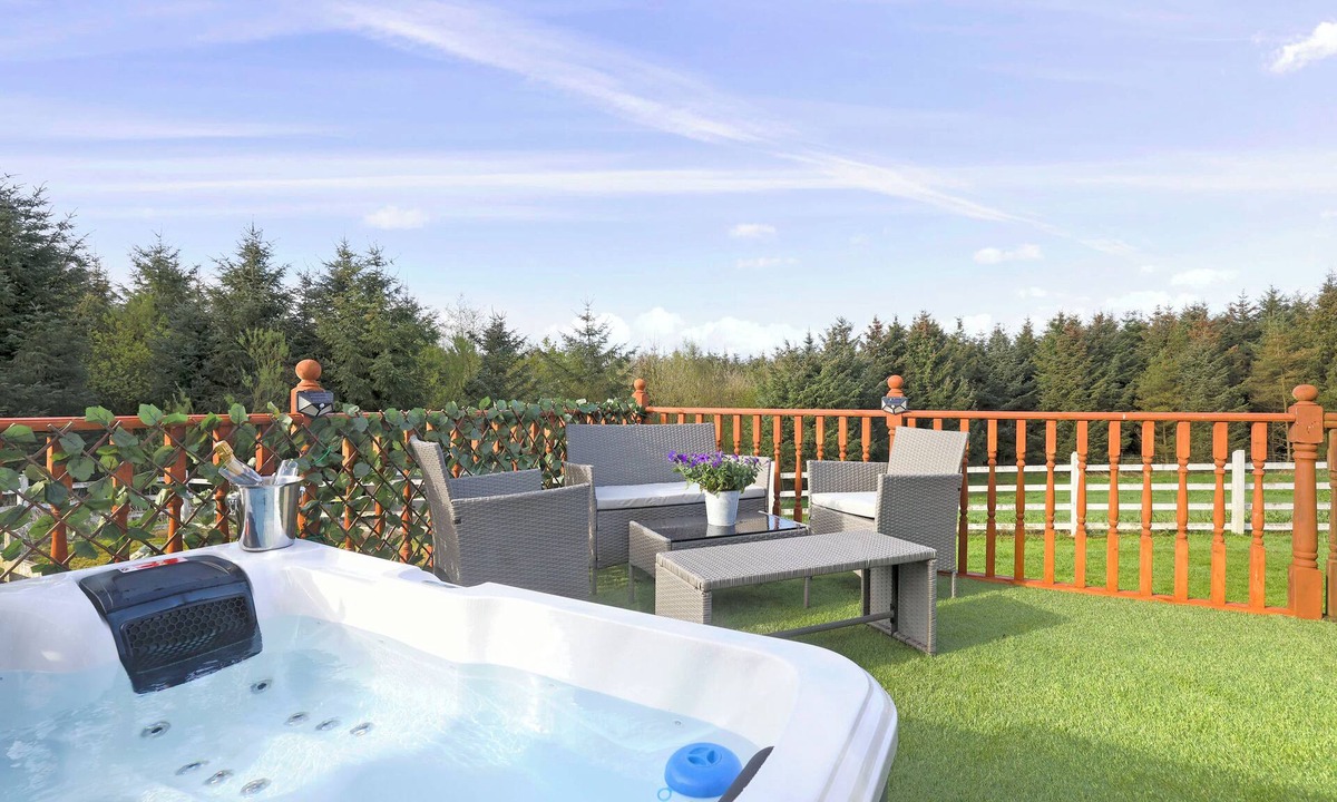 Kelty House | JOIVY Greenknowes Cottage W/Hot Tub & Fireplace
