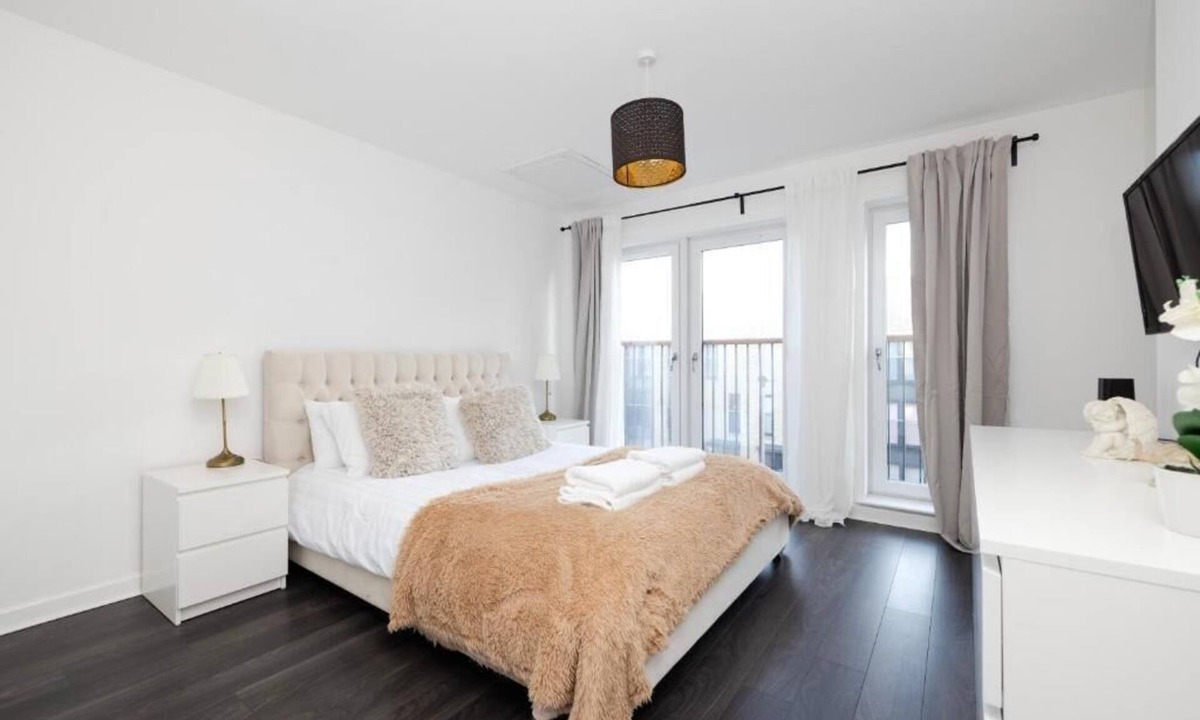 Glasgow House | JOIVY Stylish House with Garden