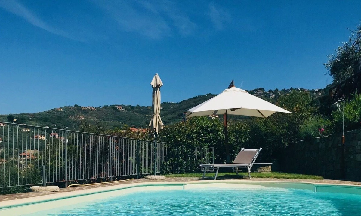 Artallo House | Just 1,5 km from beaches, Porto Maurizio and all amenities with swimming pool