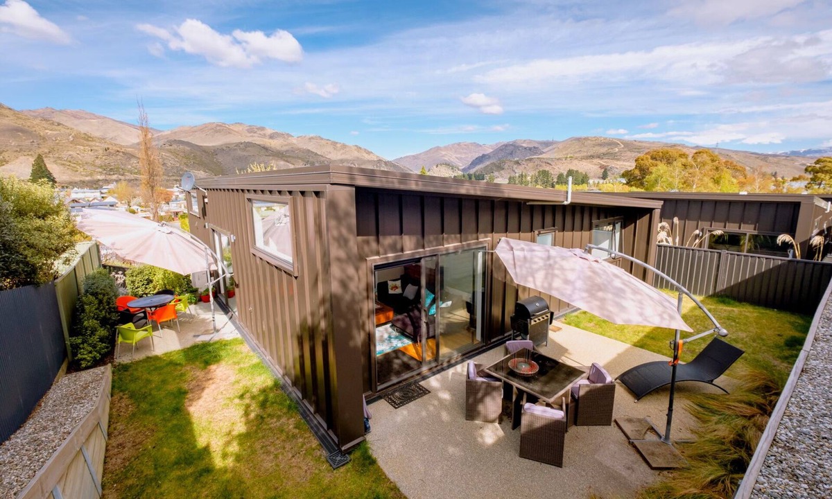 Lowburn House | Kawerau River Retreat - Cromwell Holiday Home