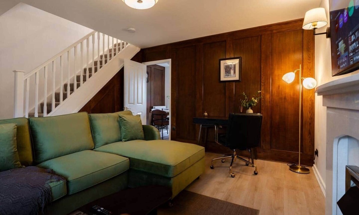 North West House | Kelvin House, 3BR, Free Parking & Private Garden