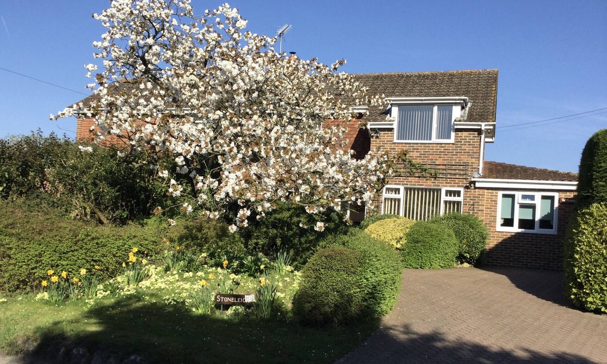Mersham Apartment | Kent village setting, close to rail and road connections for Europe and London