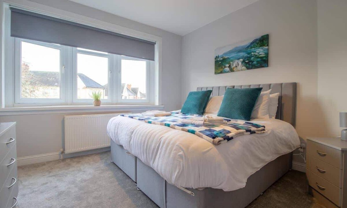 Hamilton Apartment | Kerr Apartment - Spacious 4-Bed Flat in Hamilton