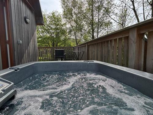 Newton Stewart House | Kestrel Lodge 2 with Hot Tub