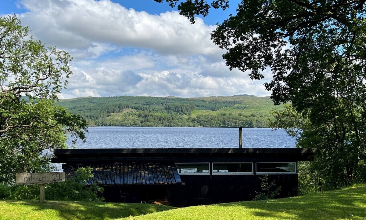 Taynuilt Cabin | Kilchurn Cabin - Loch side log cabin with hot tub & stunning views across loch