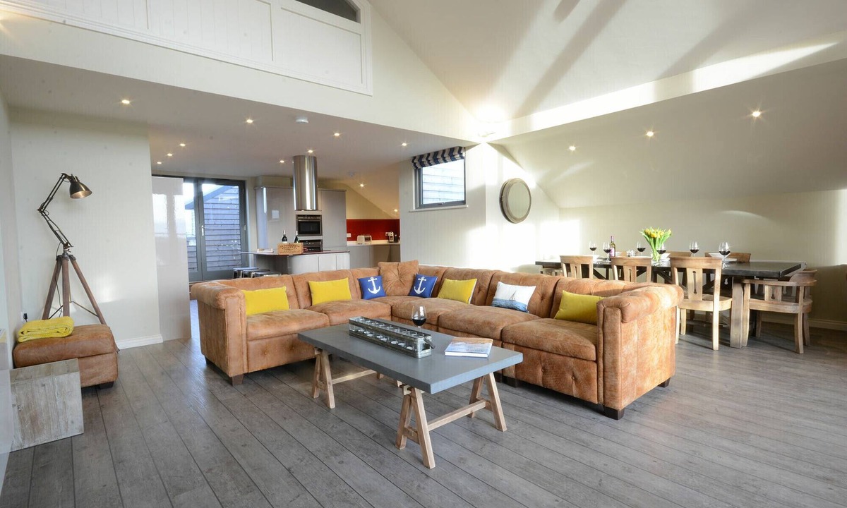 Aldeburgh Cottage | KING GEORGE PENTHOUSE, pet friendly in Aldeburgh