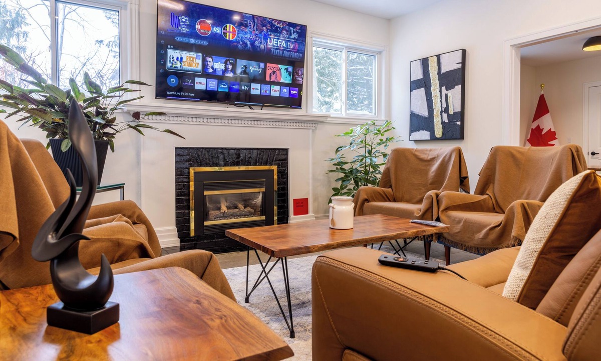 Old Town Historic District Cottage | King's Gate Old Town Luxury Home｜Walk to Shaw & Lake｜4 King Beds｜BBQ｜EV Charger