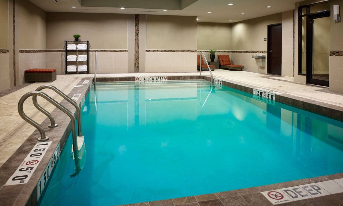 Strathcona Apartment | King Studio w/Full Kitchen | Free Breakfast