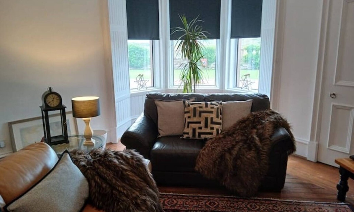 Prestwick Bed & Breakfast | Kintyre Double Suite, Lounge, bedroom, ensuite bathroom, sleeps 2 (Double)
