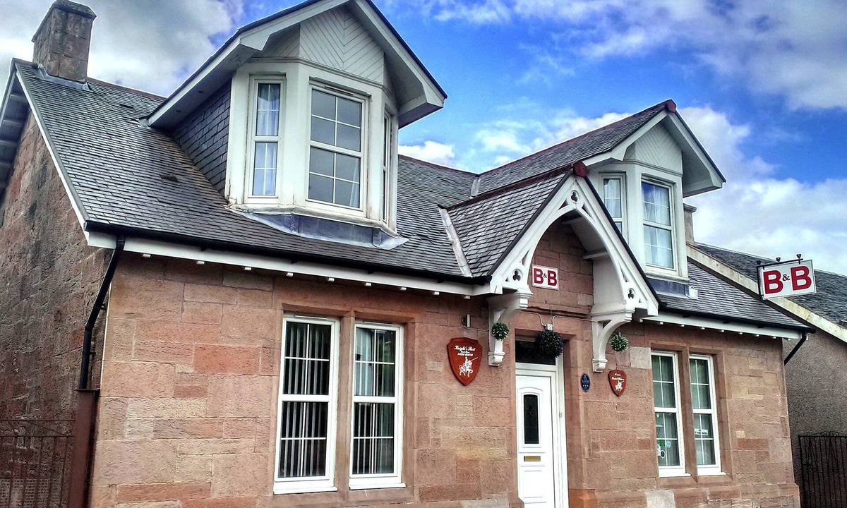 Airdrie House | Knight's Rest Guest House