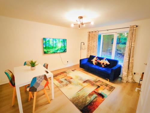 Tollcross Apartment | La Casita, Quarry - 2 bedroom Entire Apartment with Free Parking