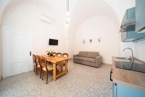 Villa Castelli Apartment | La Fontana di Via Roma ,Casaurea Apartment, Centro-AC