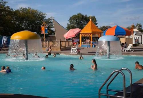 Sherkston Resort | Lakeview Cottage by Elco Beach at Sherkston Shores Resort