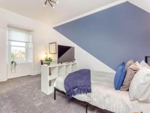Wick House | Langley Lodge 7BR House 5 Ensuites Garden & Parking Sleeps 8