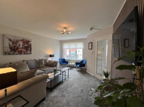 North Glasgow Villa | Large 3-Bed Glasgow Home with Private Garden