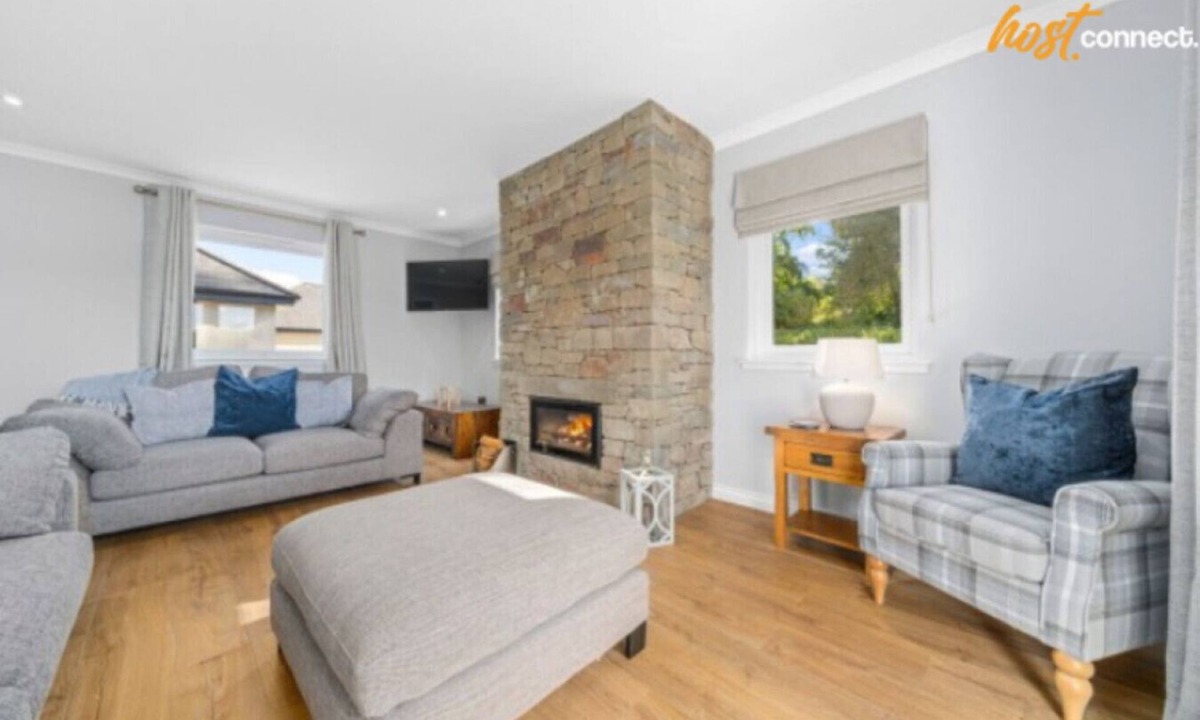 Glasgow House | Large Family Home with Hot Tub/Jacuzzi, Log Burner
