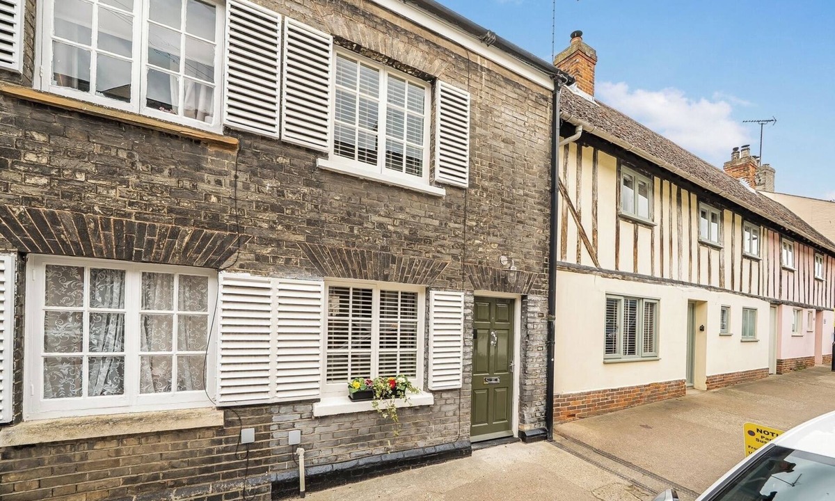 Bury St Edmunds House | Lark Cottage – 15 College Street, Bury st Edmunds