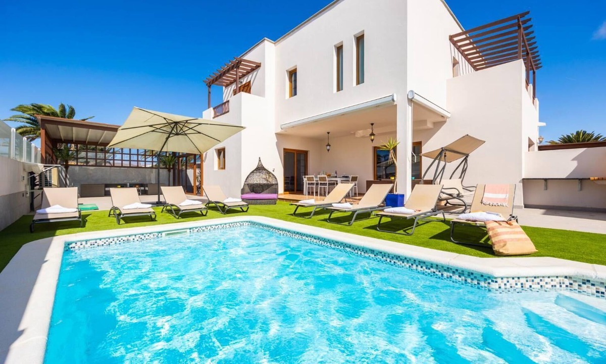 Costa Teguise Villa | Las Caletas - Four Bedroom Villa, Sleeps 8