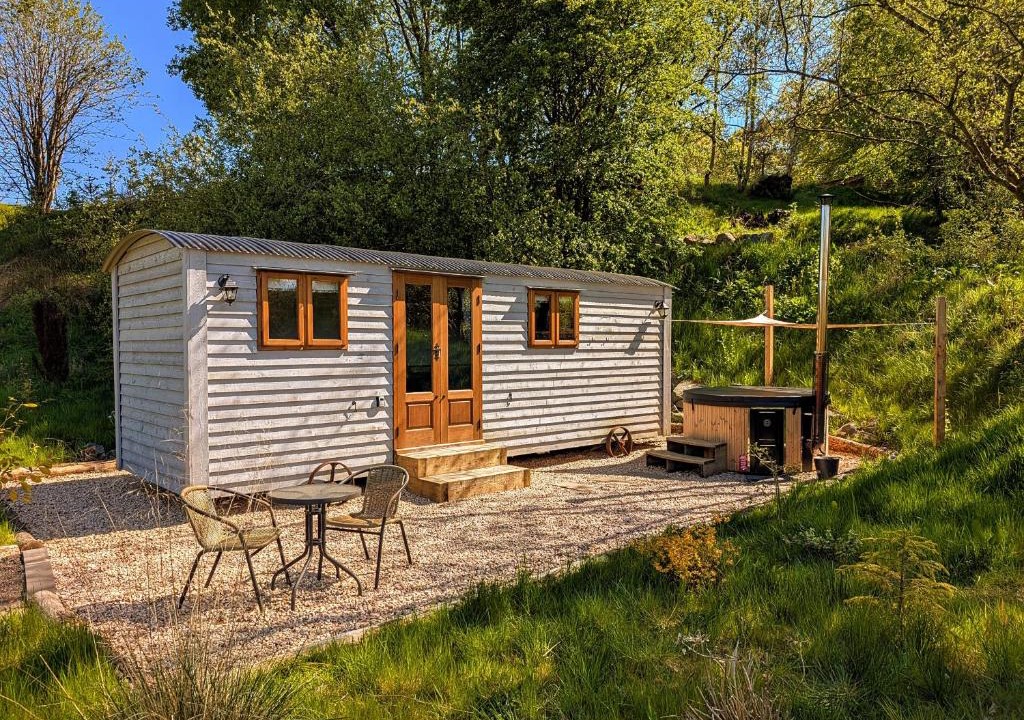Mauchline Apartment | Lintmill Lodges - Bluebell Shepherds Hut