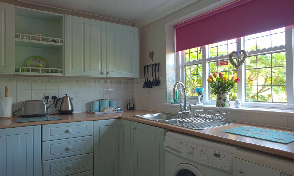 Friston Cottage | Little Chequers is a pretty pet friendly cottage , sleeps 3. close to Aldeburgh