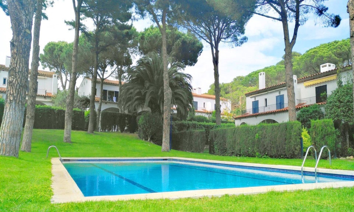Calella de Palafrugell Villa | *LLAFRANC VILLA* 4 Bedrooms | Communal Pool | Free WIFI | BBQ