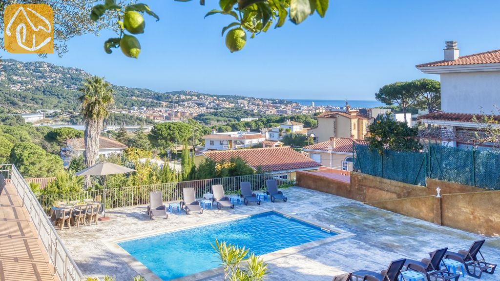 Condado del Jaruco Villa | Lloret de Mar Villa, Sleeps 14 with Pool, Air Con and WiFi